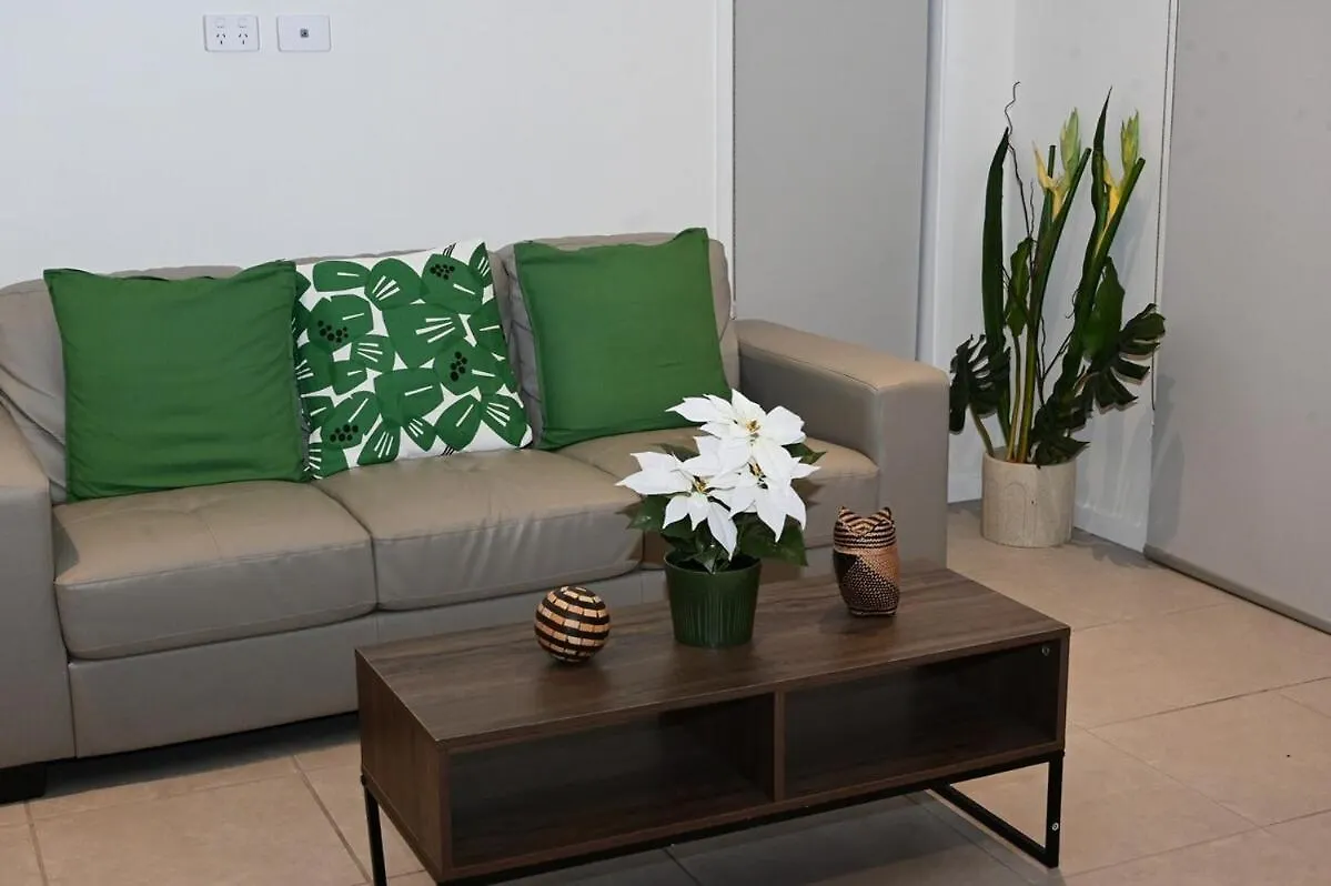 Spacious 4 Bedroom Retreat Fully Air Conditioned In Loganholme 0*,
